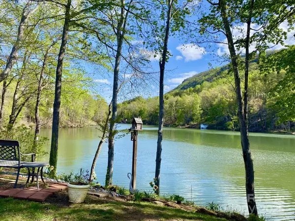Lake Lure, NC 28746,102 W Lake DR N #106