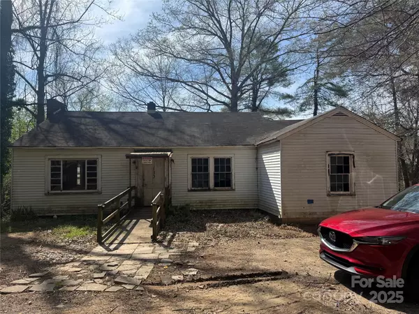 133 Green PL, Lenoir, NC 28645