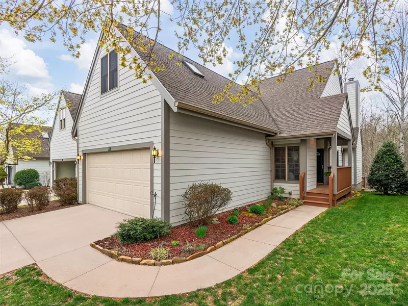 38 Pinnacle Point DR, Asheville, NC 28805