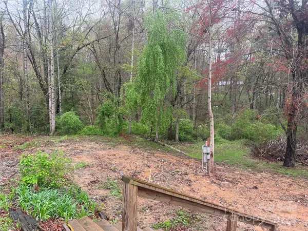 1066 Holbert RD, Hendersonville, NC 28791