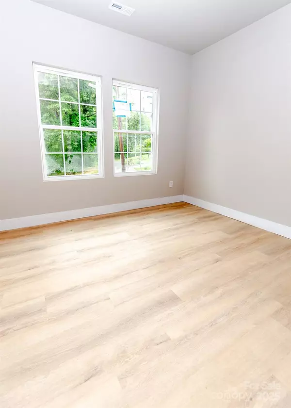 Hickory, NC 28601,2350 14th Street CT NE