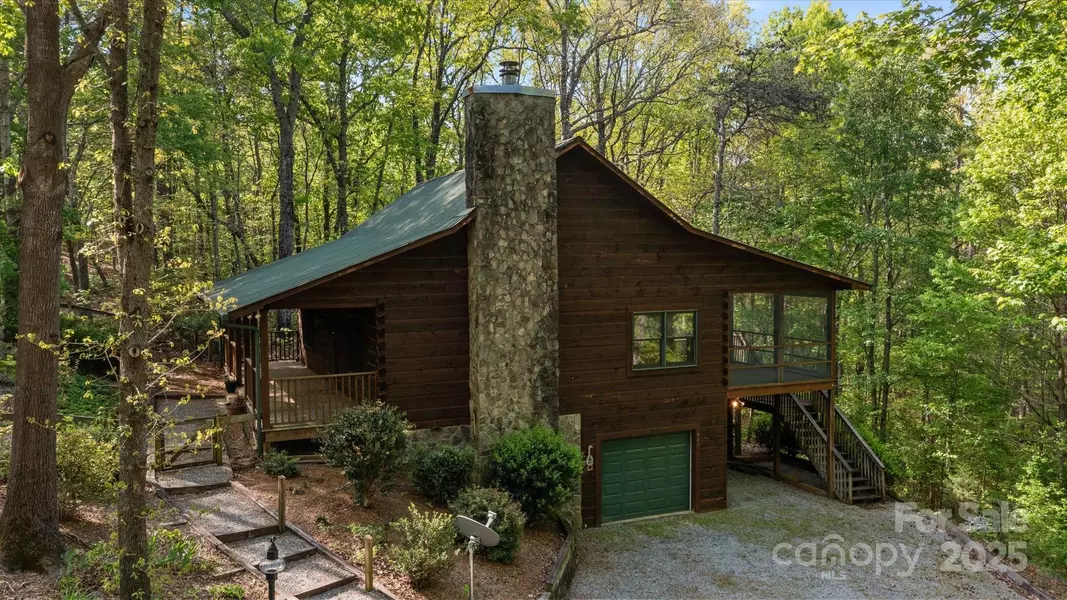 447 Cherokee CIR, Tryon, NC 28782