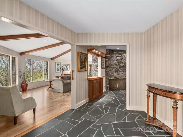 Hendersonville, NC 28791,1300 Randy DR