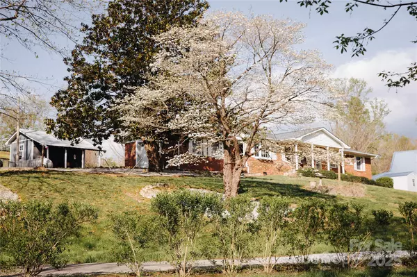 Marion, NC 28752,70 Johns Creek DR