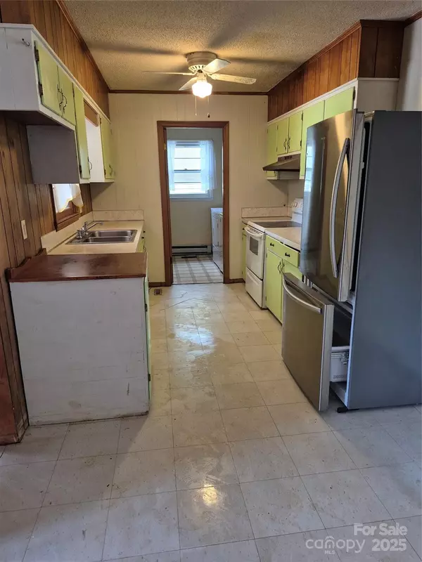 Forest City, NC 28043,367 Poplar ST