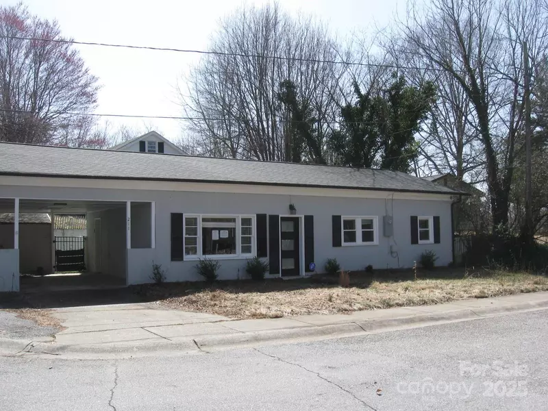 221 N ST, North Wilkesboro, NC 28659