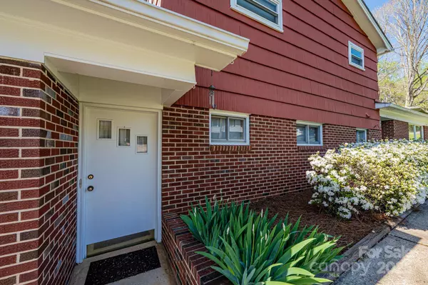 Lenoir, NC 29645,207 Robinwood CIR NE