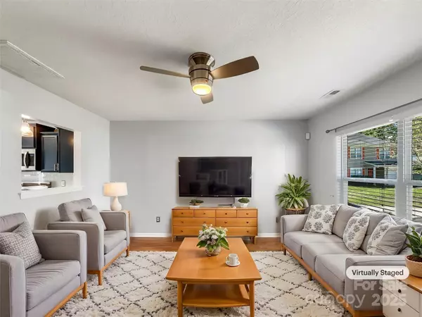 Charlotte, NC 28216,1107 Stonehenge LN