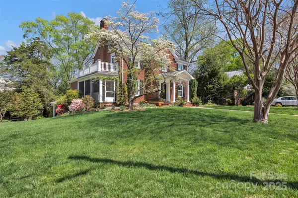 Hickory, NC 28601,528 1st AVE NW