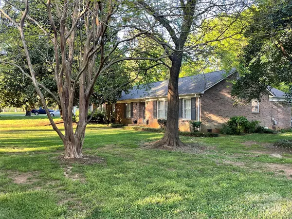 Charlotte, NC 28215,729 Aintree RD