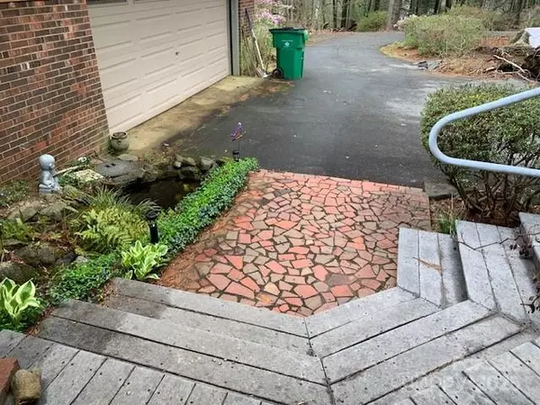 Flat Rock, NC 28731,101 LAKEMONT DR
