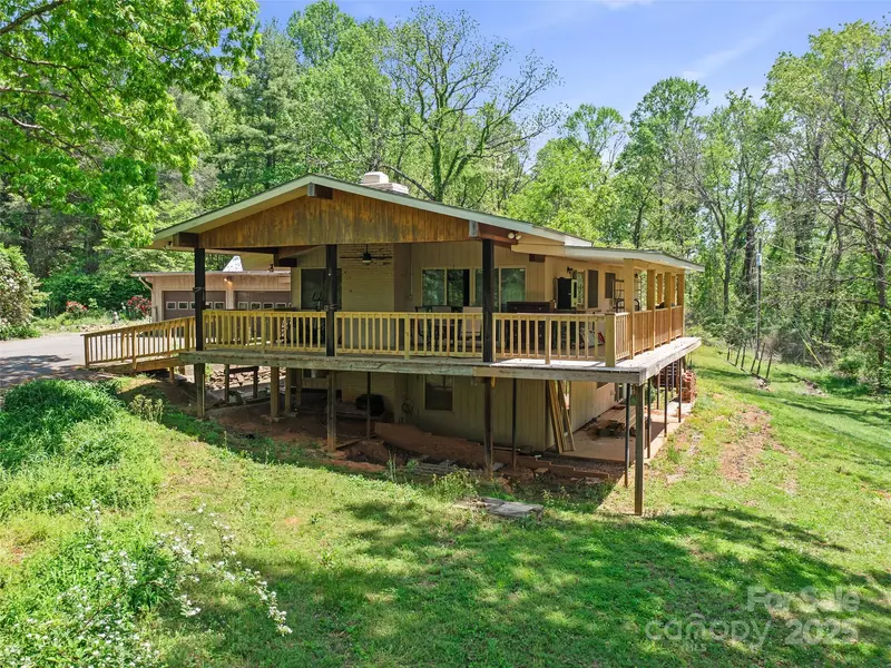 19 Old Patton Hill RD, Swannanoa, NC 28778