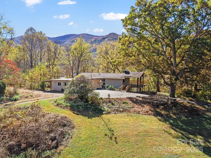 19 Old Patton Hill RD, Swannanoa, NC 28778
