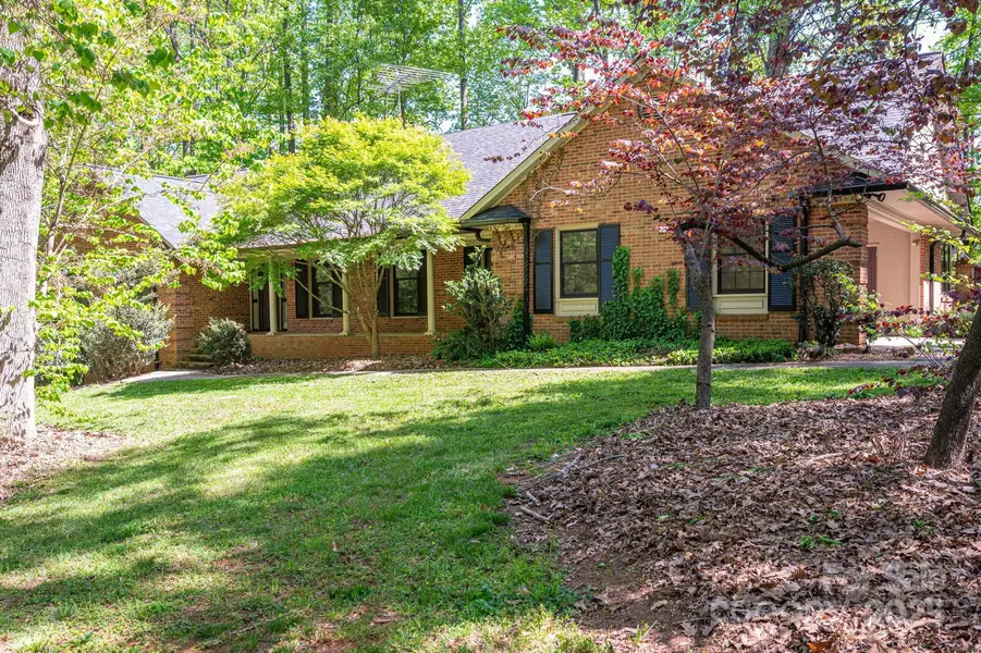 1058 General Hoke DR, Lincolnton, NC 28092