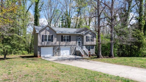 Morganton, NC 28655,112 N Council Oaks ST