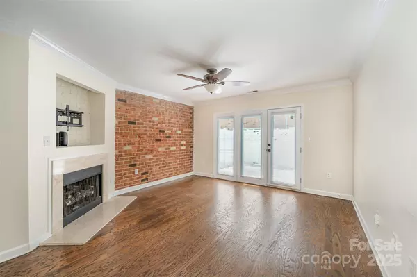 Charlotte, NC 28205,1218 Green Oaks LN #E