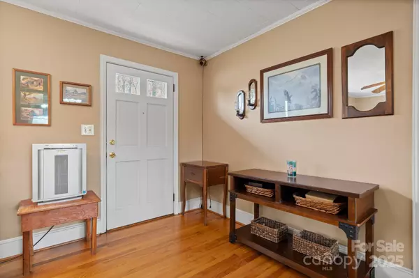 Lenoir, NC 28645,332 Swanson DR SW