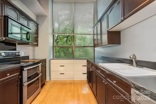 Charlotte, NC 28202,127 N Tryon ST #301