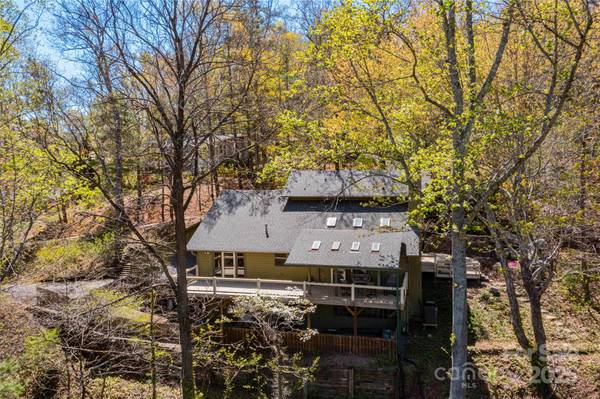 22 Robinhood RD, Asheville, NC 28804