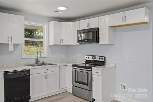 Kannapolis, NC 28083,313 Villa ST