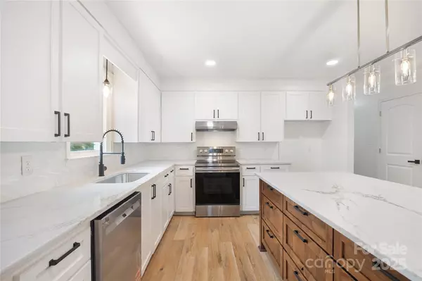 Hickory, NC 28601,1904 27th Avenue DR NE