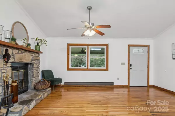 31 Elizabeth LN, Maggie Valley, NC 28751