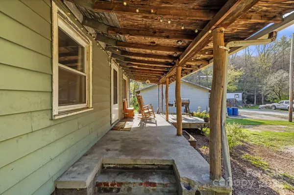 Lake Toxaway, NC 28747,900 Kim Miller RD