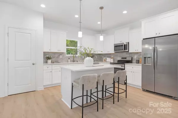 Charlotte, NC 28213,1144 Thayer Glen CT