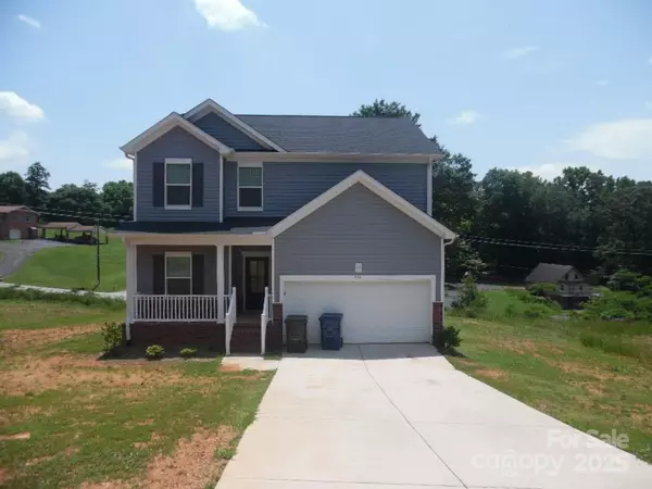 574 30th Avenue CIR NE, Hickory, NC 28601