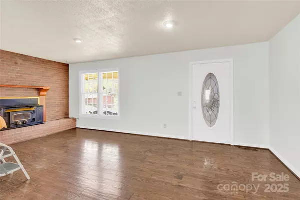 Hickory, NC 28601,2116 1st Avenue PL NW