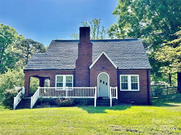 121 W 11th ST, Oakboro, NC 28129