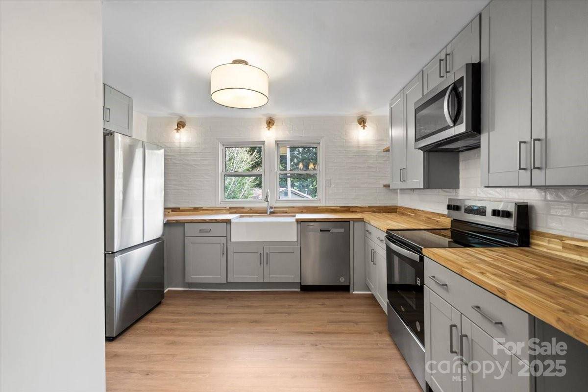 300 N Ervin AVE, Newton, NC 28658