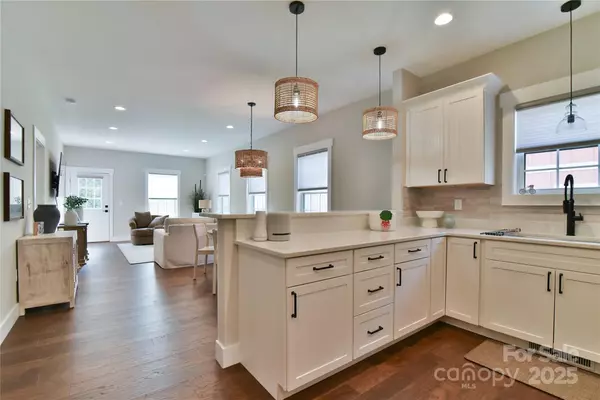 310 Portmanvilla RD, Black Mountain, NC 28711