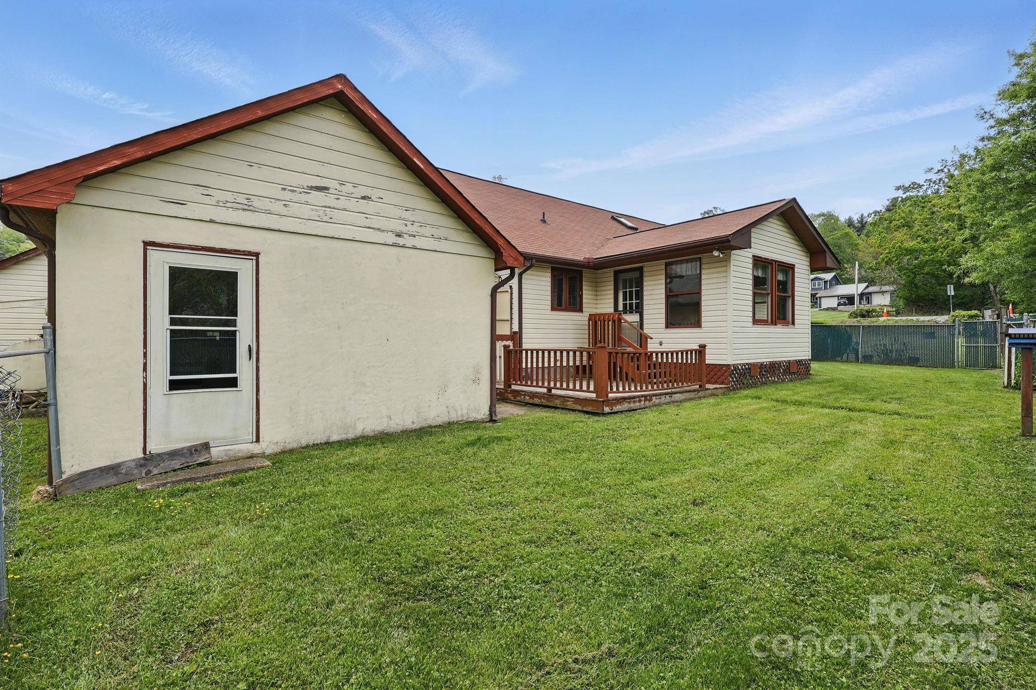 Boone, NC 28607,137 Clint Lewis RD