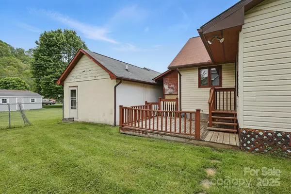 Boone, NC 28607,137 Clint Lewis RD