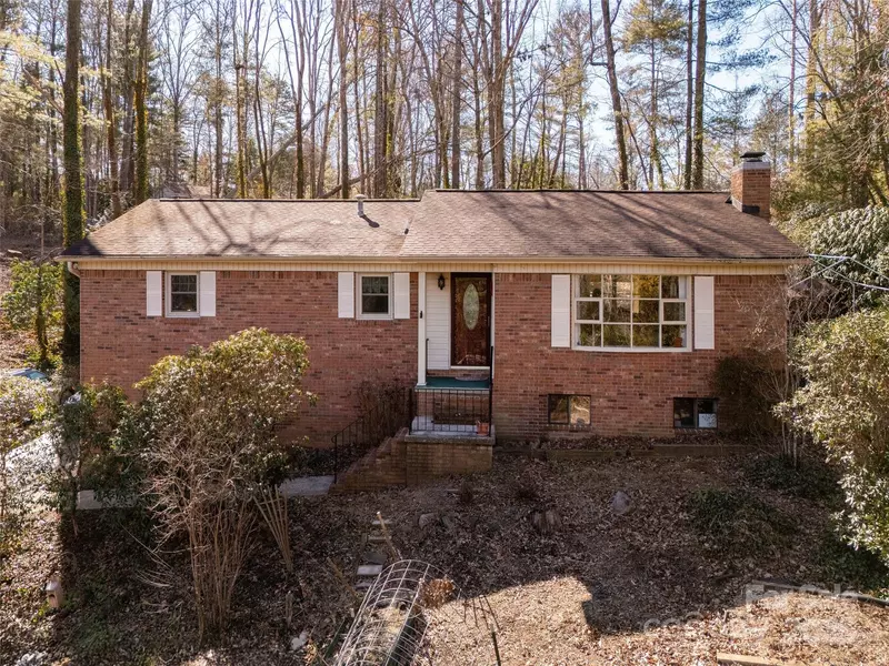 413 Deerhaven LN, Hendersonville, NC 28791