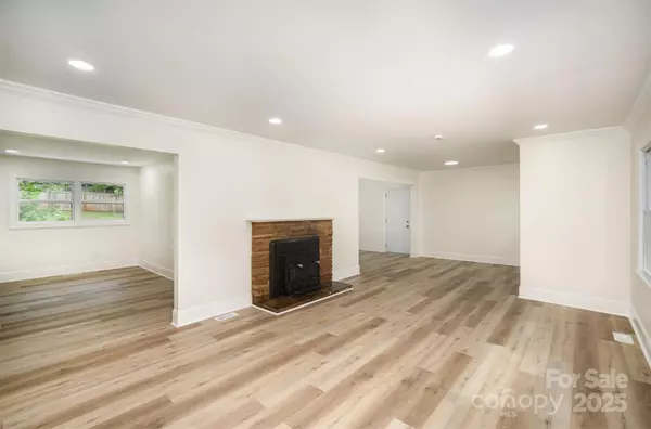 Charlotte, NC 28269,4921 Churchill DR