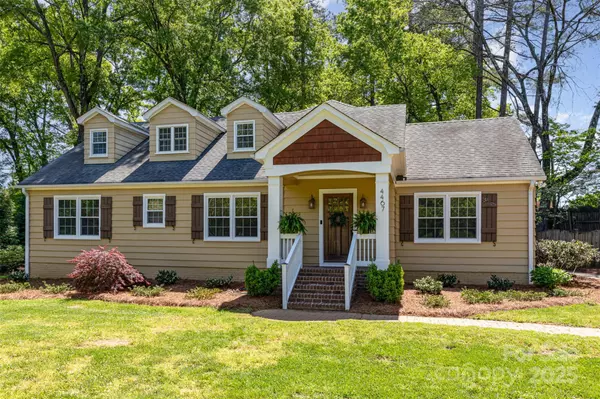 4467 Woodlark LN, Charlotte, NC 28211