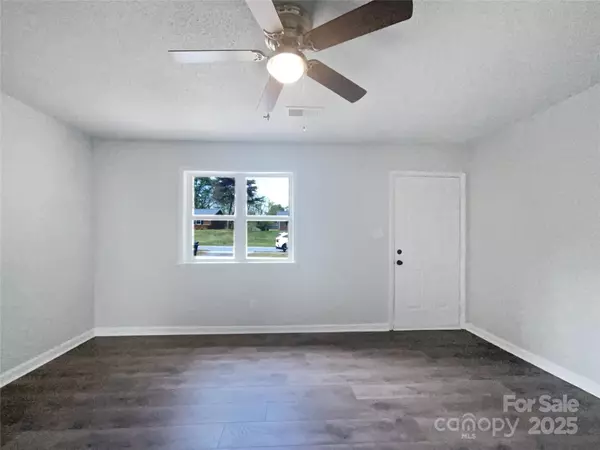 Troutman, NC 28166,109 Downing ST