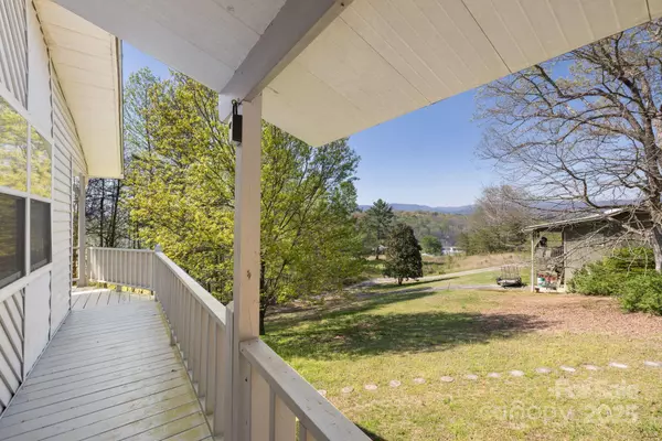 Hayesville, NC 28904,332 Cherrywood CIR