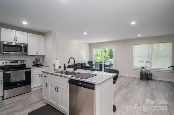 Hickory, NC 28602,823 31ST ST SW