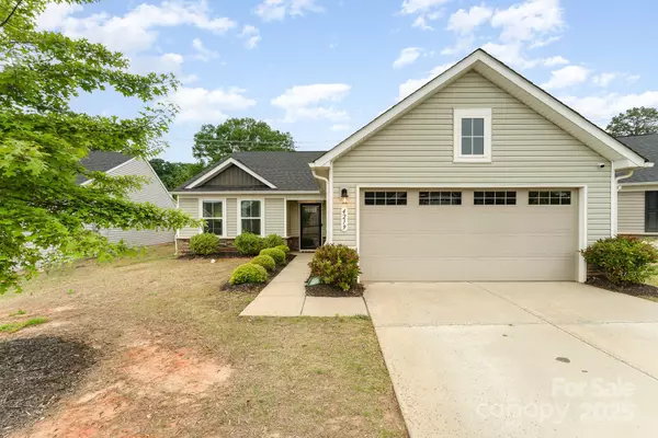 4219 Mackinnon DR, Charlotte, NC 28214