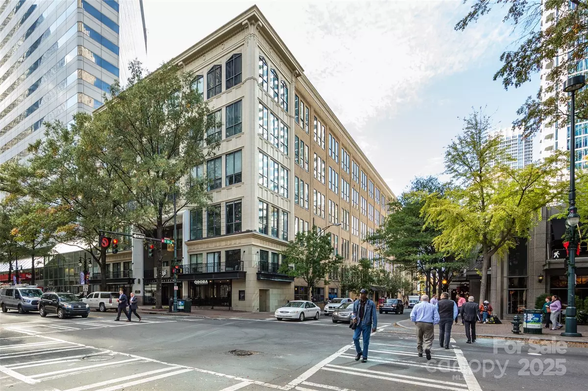 Charlotte, NC 28202,127 N Tryon ST #511