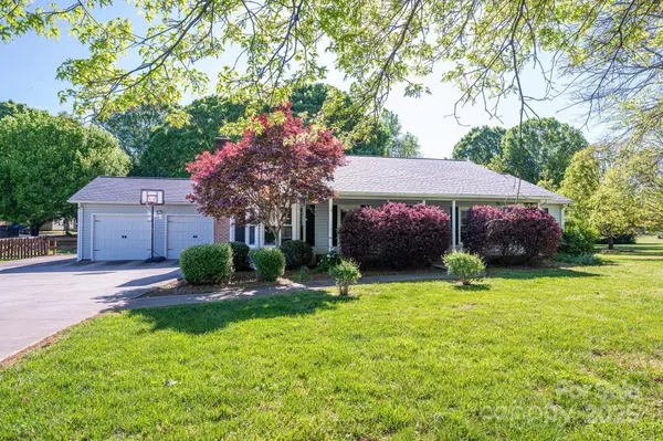 Mooresville, NC 28115,695 Linwood RD