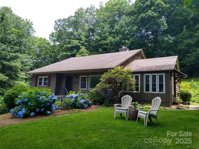 242 Birch LN, Arden, NC 28704