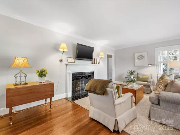 Charlotte, NC 28209,1209 Yale PL