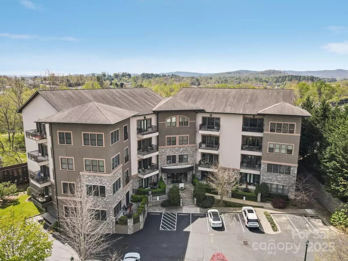 Hendersonville, NC 28792,350 E Allen ST #201