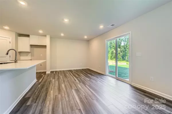 Gastonia, NC 28052,2107 Columbidae LN