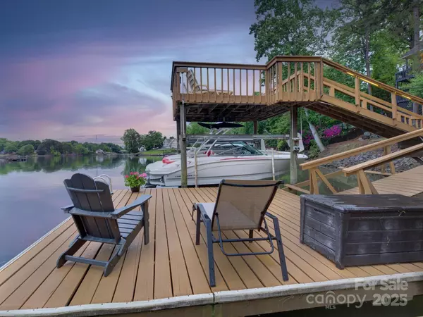 1114 Palmyra DR, Tega Cay, SC 29708