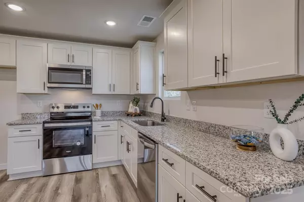 Conover, NC 28613,721 32nd ST NE